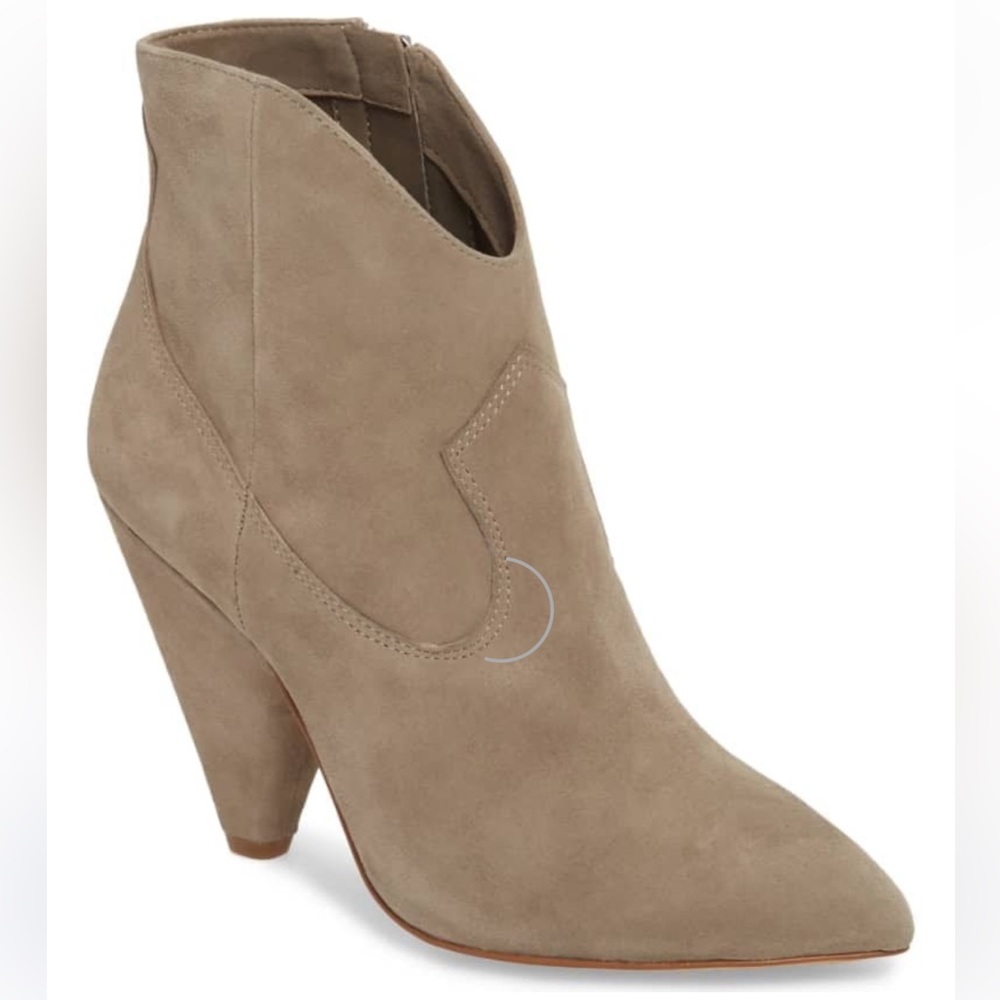 Vince Camuto Movinta in Foxy Suede Size 9